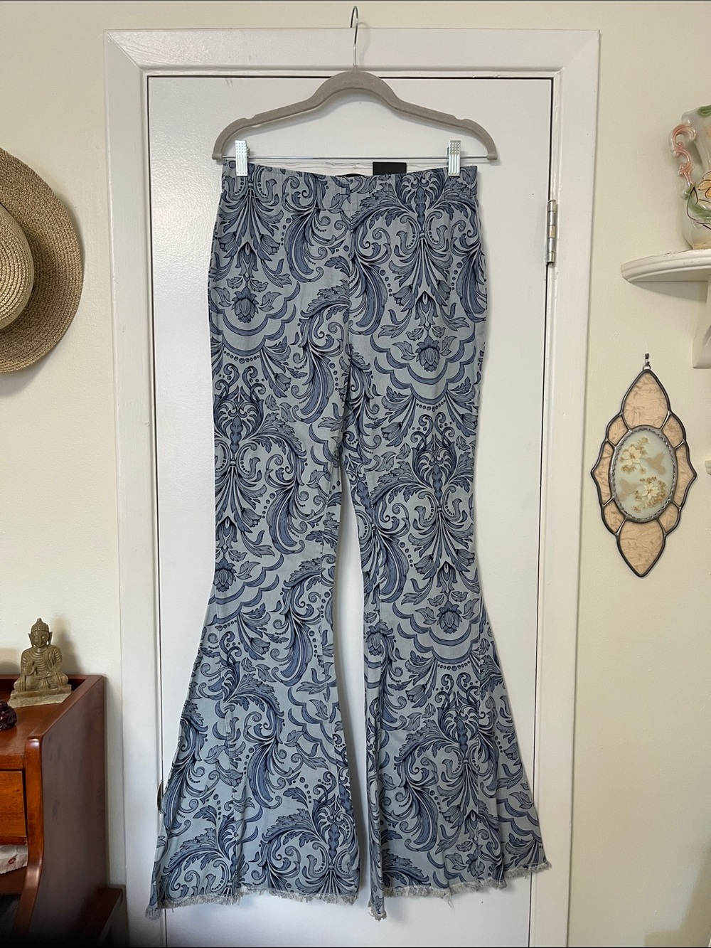 NWT! 10L Versona Mid Rise Elastic Waist Jeans Paisley Print Bell Bottom Flare